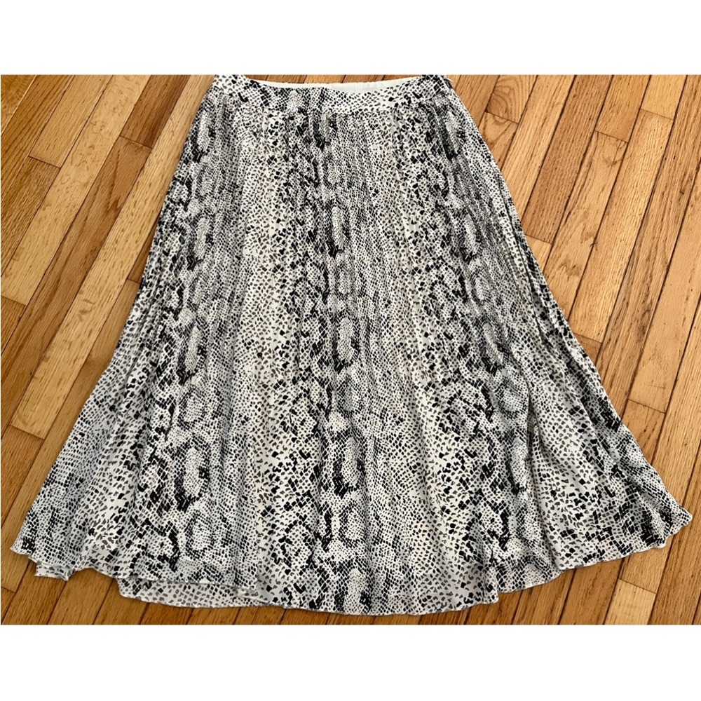 J crew pleaded animal print size 6 skirt